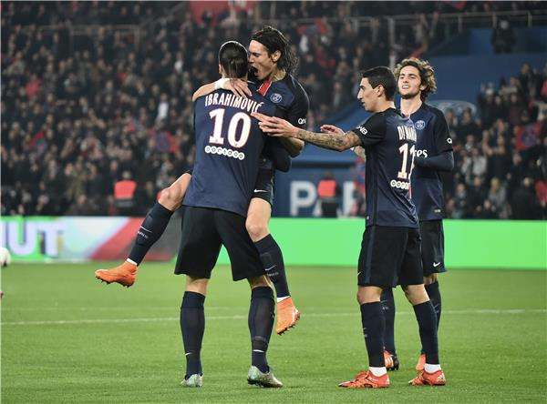 كافاني مع زملائه