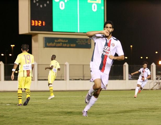 معاجم نادي الاتفاق هزاع الهزاع يحتفل بتسجيله هدفي فريقه 