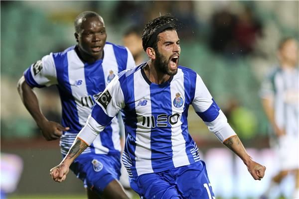 فرحة سيرجيو أوليفيرا بتسجيله هدف المباراة الوحيد