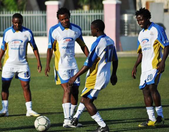 لاعبو عزام التنزاني