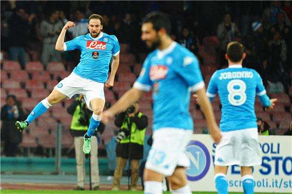 فرحة هيجواين بتسجيل هدفه الثاني