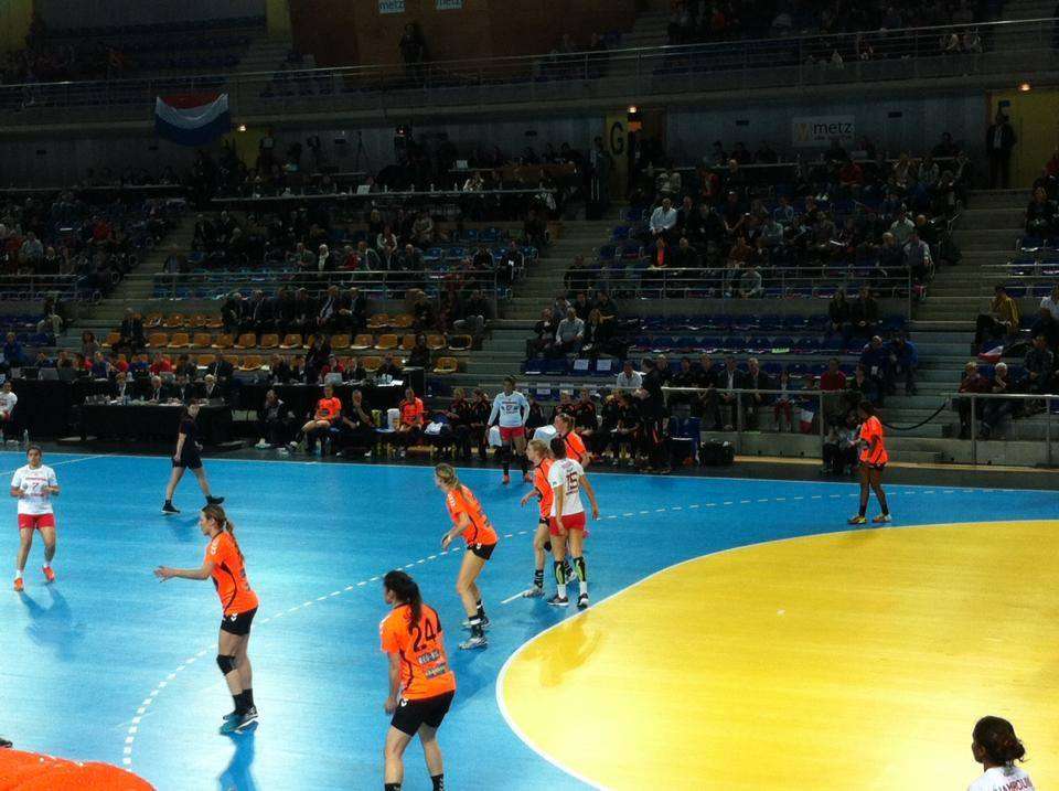  من مباراة اليوم بين تونس وهولندا في ميتز