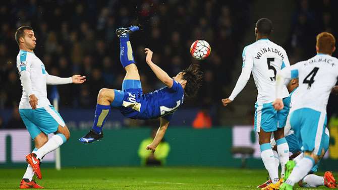 شينجي أوكازاكي عند تسجيله الهدف الوحيد بمرمى نيوكاسل