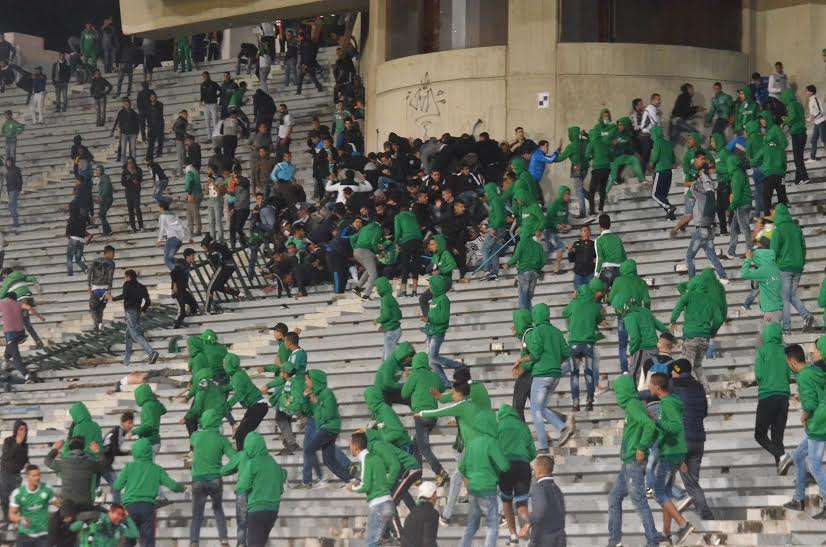 صورة لجانب من أحداث الشغب فى لقاء الرجاء 