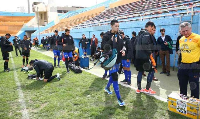 لاعبو منتخب تايلاند في ملعب التدريب بطهران الإيرانية