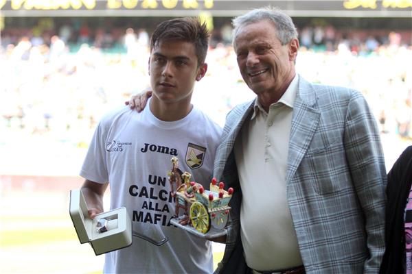 ماوريتسيو زامباريني رفقة باولو ديبالا