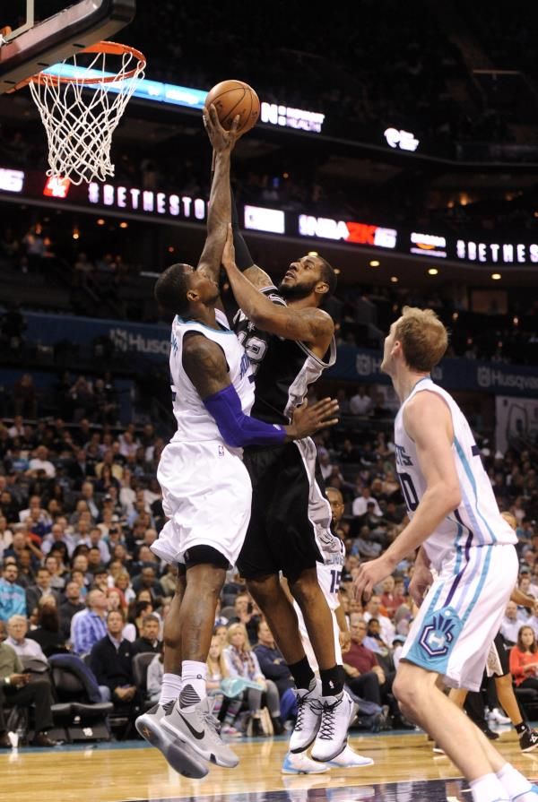 2016-03-22t015934z_1594397730_nocid_rtrmadp_3_nba-san-antonio-spurs-at-charlotte-hornets_reuters