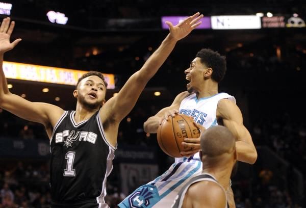 2016-03-22t014637z_1747367326_nocid_rtrmadp_3_nba-san-antonio-spurs-at-charlotte-hornets_reuters
