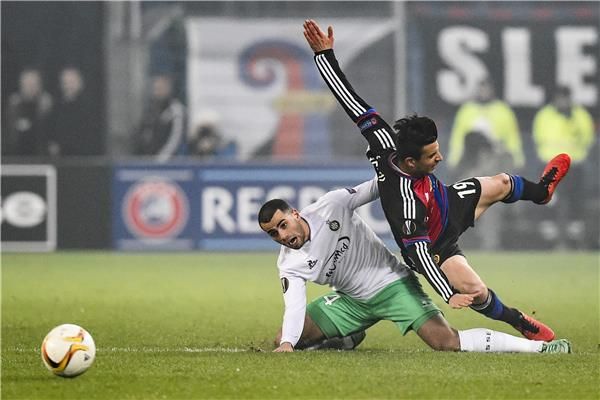 اسامة طنان بالقميص الابيض