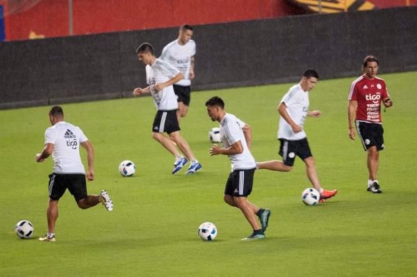 من تدريبات منتخب باراجواي استعدادا لمواجهة الإكوادور 