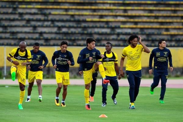 من تدريبات منتخب الايكوادور استعدادا لمواجهة باراجواي