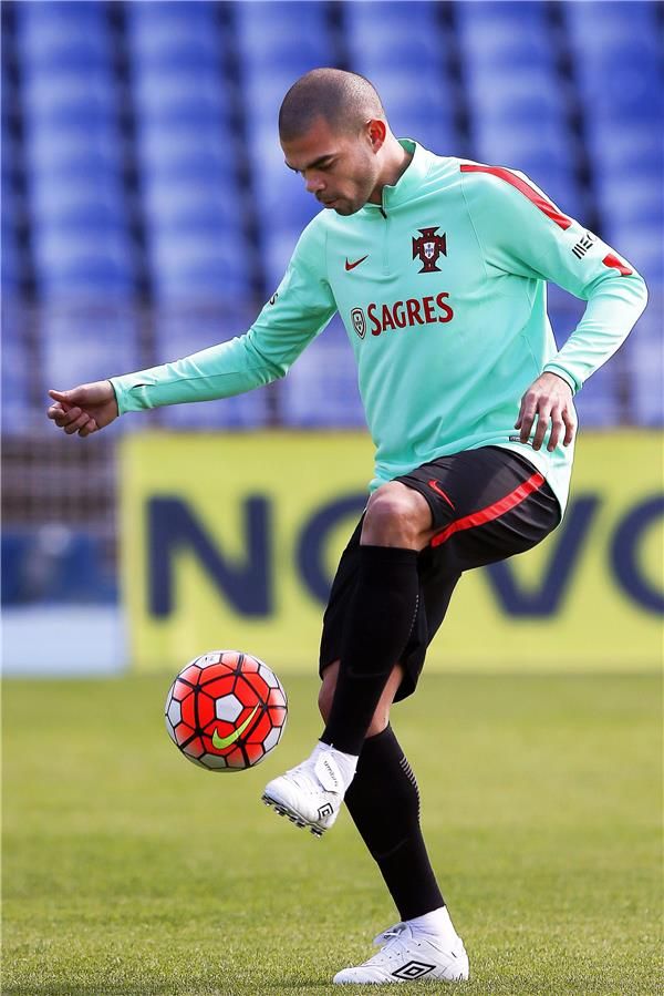 بيبي في مران منتخب البرتغال اليوم