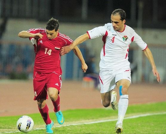 محمد الدميري "يمين" قد يشارك أمام استراليا