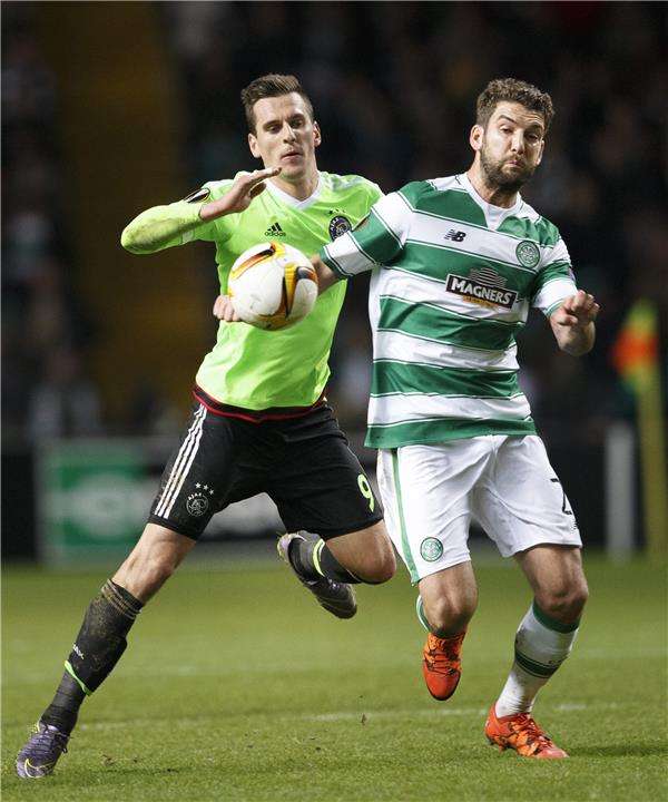 ميليك يسار الصورة