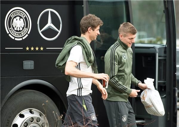 كروس ومولر يصلون للحصة التدريبية