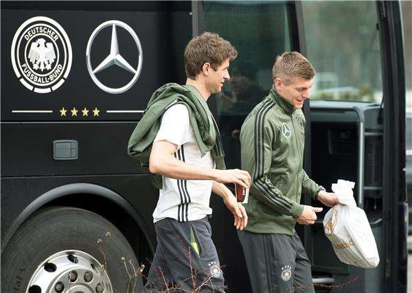 كروس ومولر يصلون للحصة التدريبية