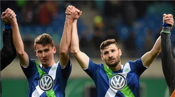 باول سيغوين على اليسار 