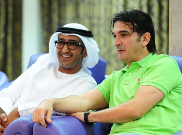  الكرواتي زلاتكو يتابع اللقاء