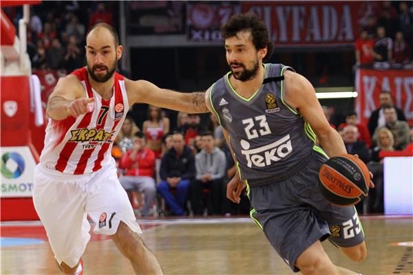 من مباراة أولمبياكوس اليوناني وريال مدريد الاسباني