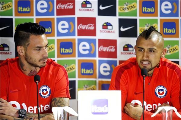  أرتورو فيدال وماوريسيو بينيا في المؤتمر الصحفي