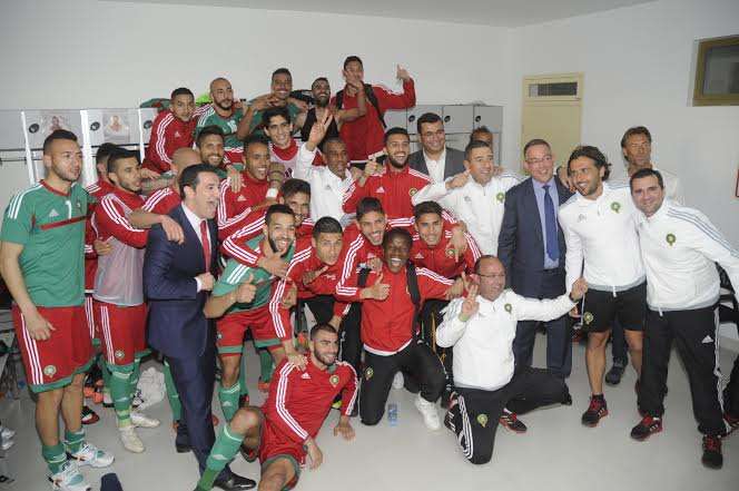 احتفال فوزي لقجع مع اللاعبين