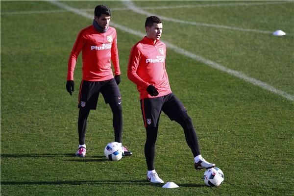 لوكاس فيرنانديز إلى جانب أغوستو فيرنانديز