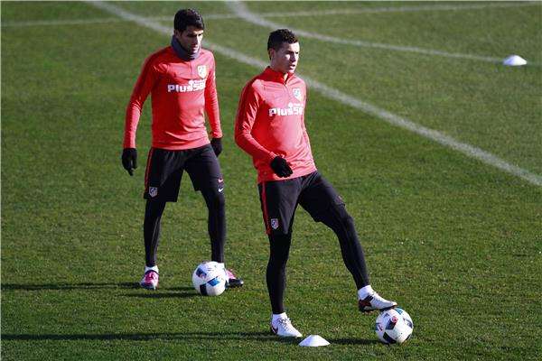 لوكاس فيرنانديز إلى جانب أغوستو فيرنانديز