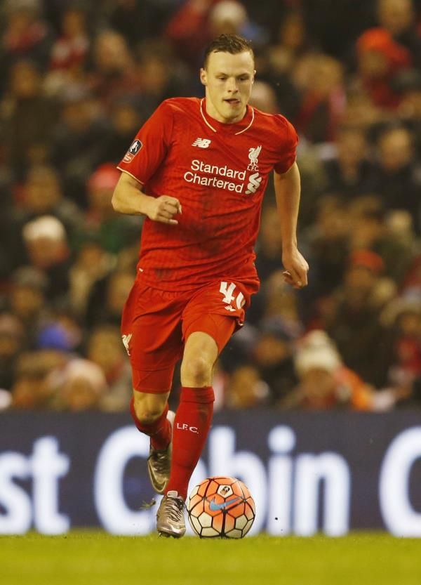 المدافع براد سميث