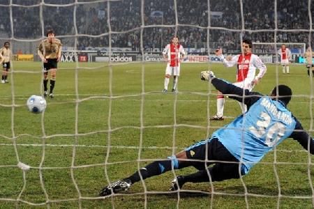 لويس سواريز أعاد أياكس للبطولة