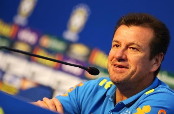 صور لدونجا من المؤتمر الصحفى 