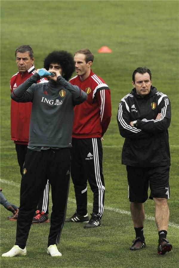 مارك فيلموتس على اليمين