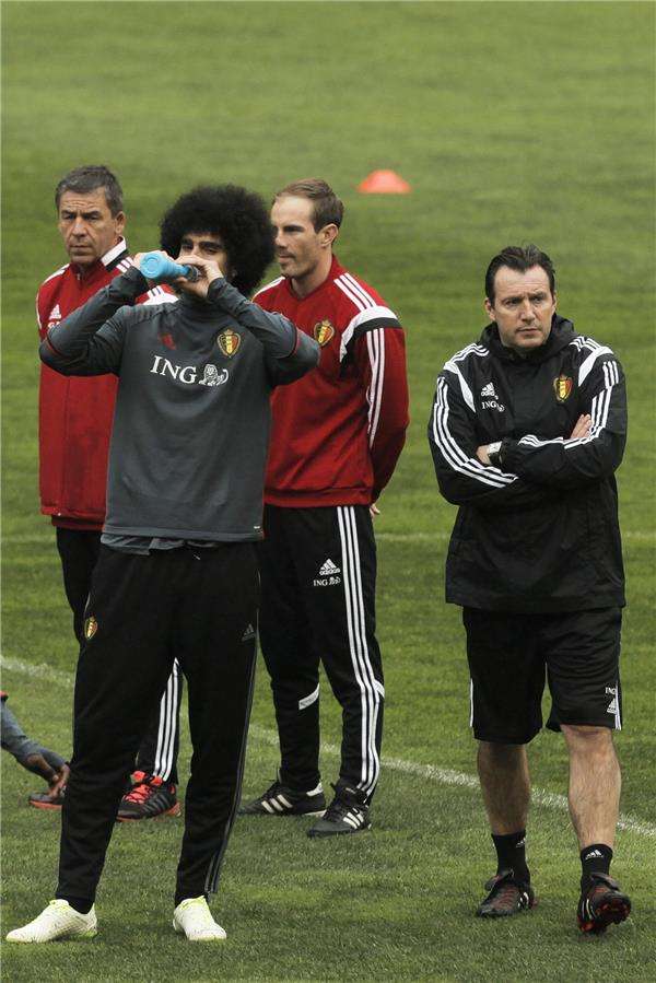 مارك فيلموتس على اليمين