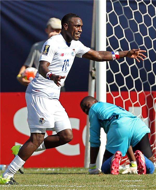 لويس تيخادا