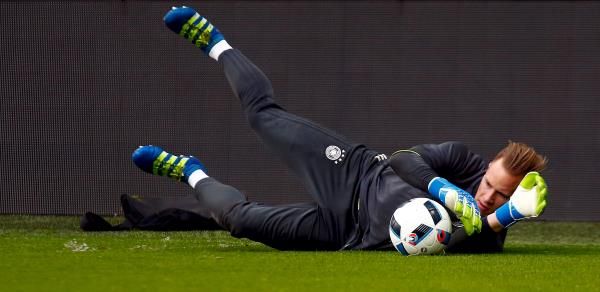 2016-03-28t160607z_409068295_gf10000362948_rtrmadp_3_soccer-friendly-deu-ita_reuters