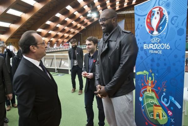 فرانسوا هولاند مع لاعب الجودو الفرنسي تيدي رينر