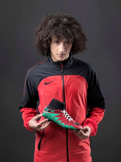 عمر عبد الرحمن مع حذاءه الجديد