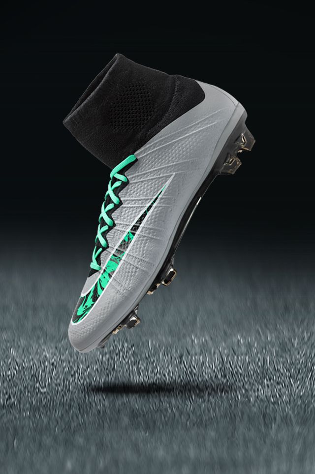 الحذاء الذي سيلعب به سالم الدوسري