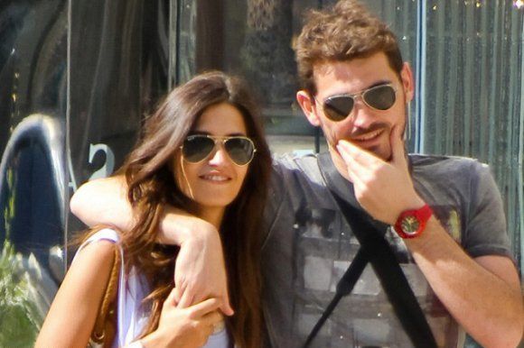 إيكر كاسياس وسارا كاربونيرو