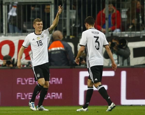 2016-03-29t192532z_578229951_lr1ec3t1hyaex_rtrmadp_3_soccer-friendly-deu-ita_reuters