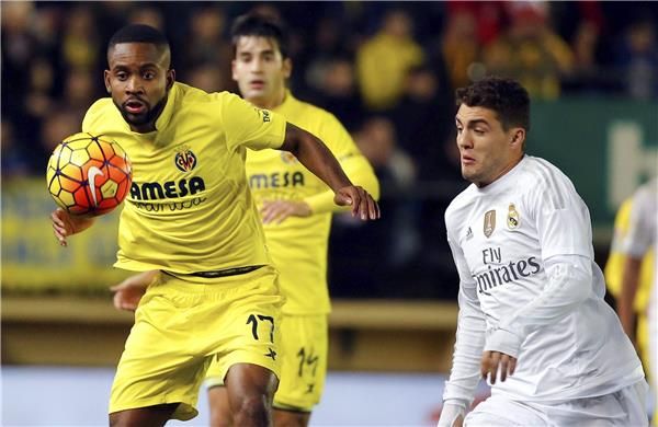 ماتيو كوفاسيتش على اليمين