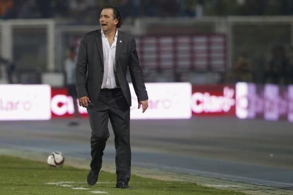 أنتونيو بيزي خلال المباراة