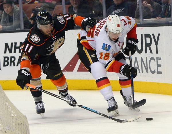 2016-03-31t051430z_2002902949_nocid_rtrmadp_3_nhl-calgary-flames-at-anaheim-ducks_reuters