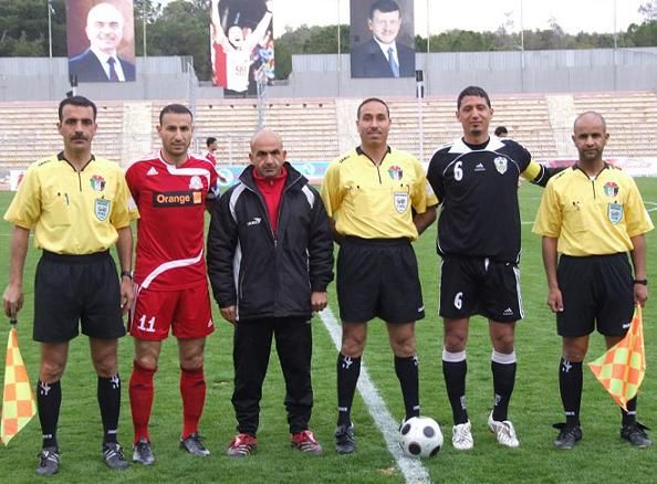 كباتن الفريقين وحكام اللقاء