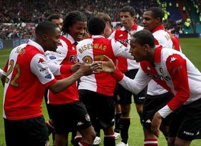 فرحة لاعبي فينورد بهدف الفوز