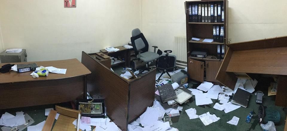 من صور التدمير والتخريب في نادي الوحدات 