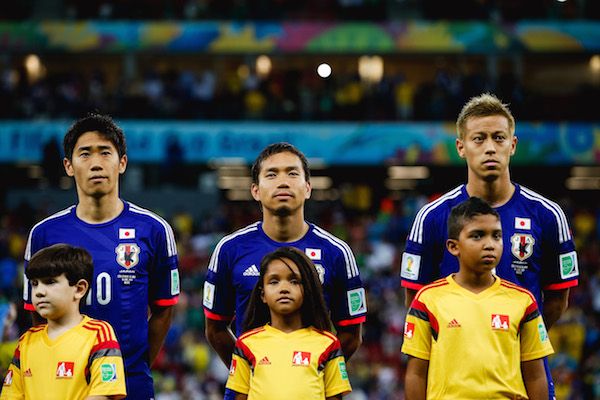 ثلاثي (NHK) من اليمين هوندا وناغاتومو وكاغاوا