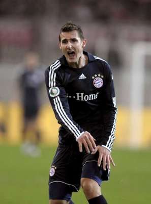 كلوزة يعاني من اصابة ستبعده عن الملاعب فترة طويلة