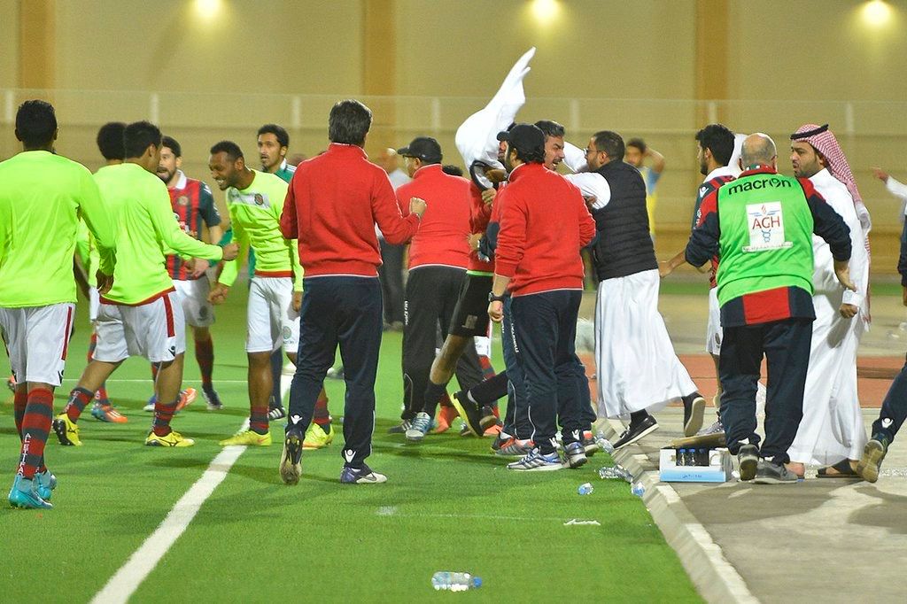 فرحة لاعبي الاتفاق بهدف التعادل في اللحظات الأخيرة من المباراة