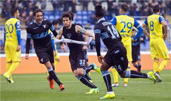 دانيلو كاتالدي يحتفل بهدف سجله في مرمى كييفو فيرونا