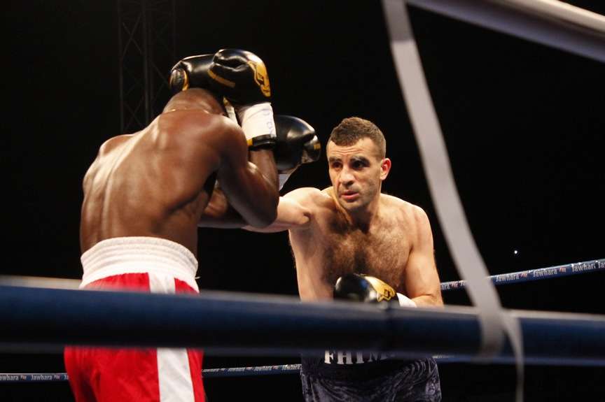 من منازلة امس بين معز فحيمة والبوركيني توكي